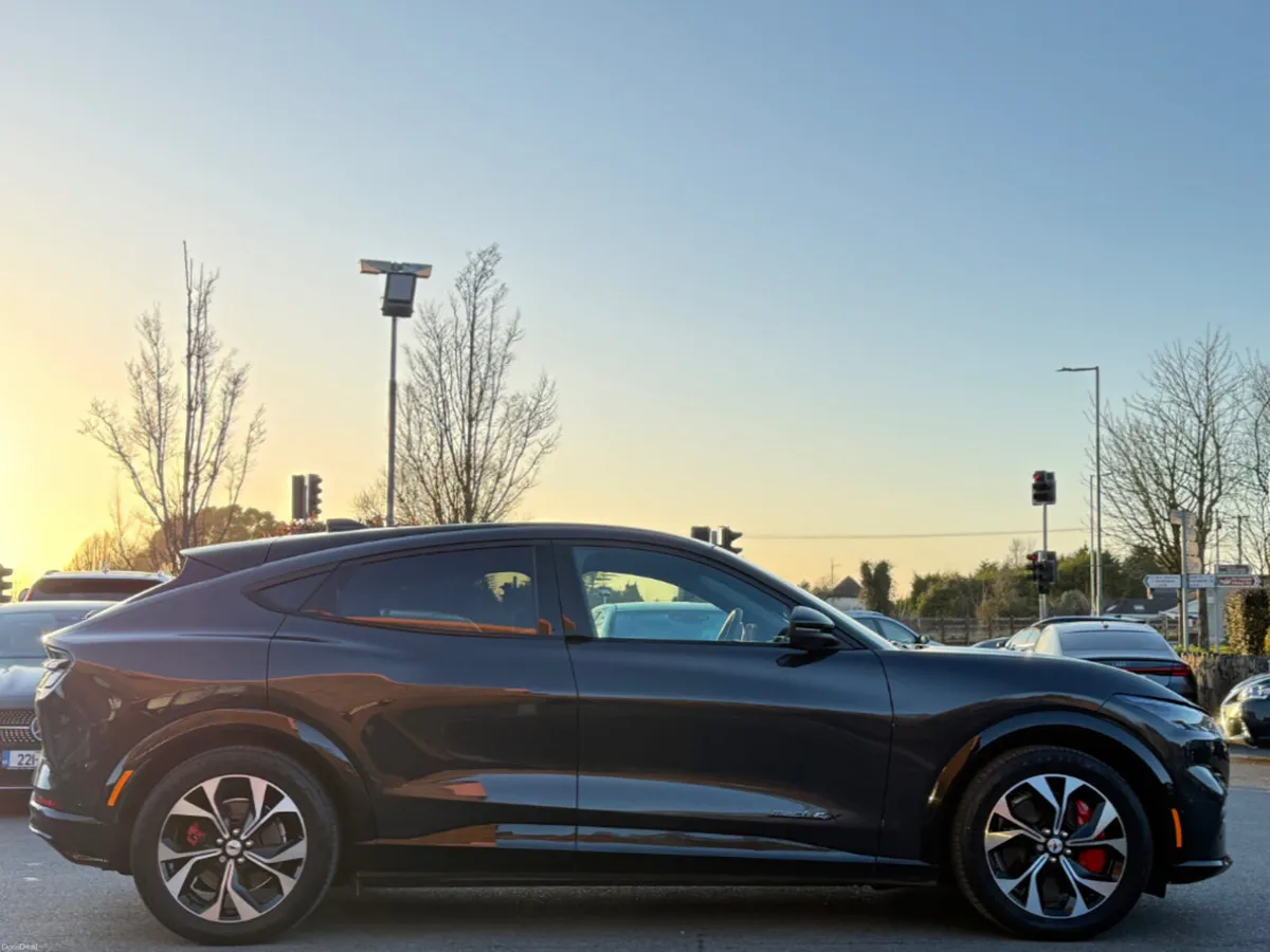 Ford Mustang Mach-E MACH-e AWD 98KW EXTENDED RANGE - Image 4