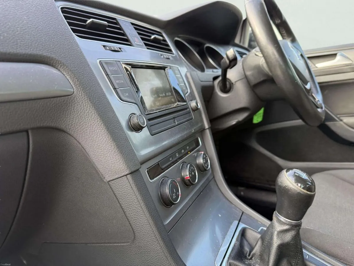 Volkswagen Golf TL 1.2tsi M6F 5DR 105HP - Image 4