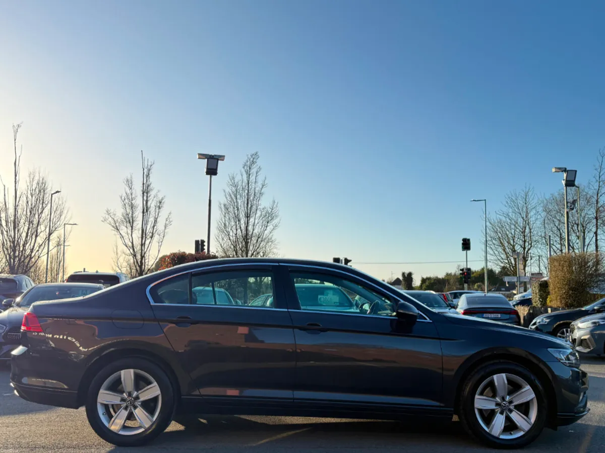 Volkswagen Passat 1.6 TDI SE NAV *AUTO* - Image 4