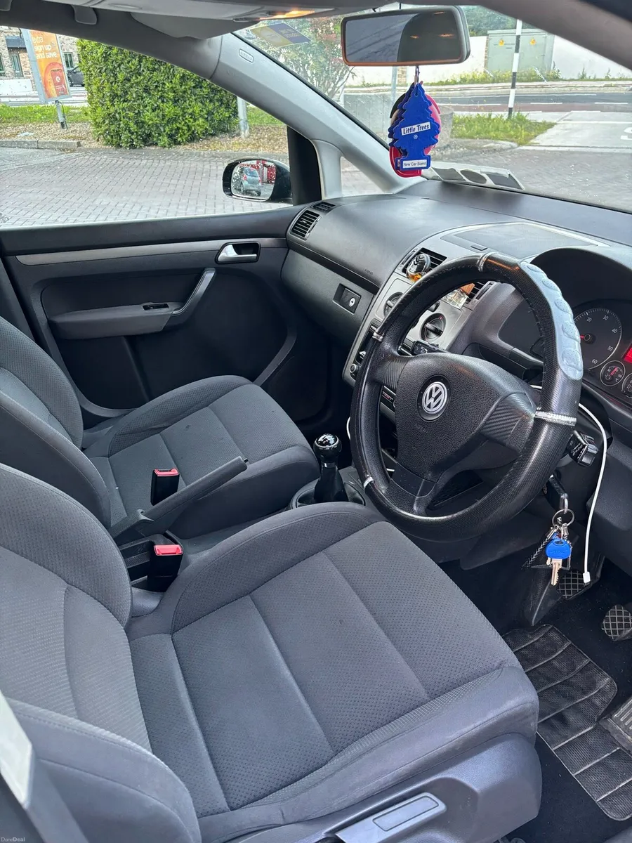 Vw touran 1.9 tdi manual 6 gear tax 04-26 nct - Image 2