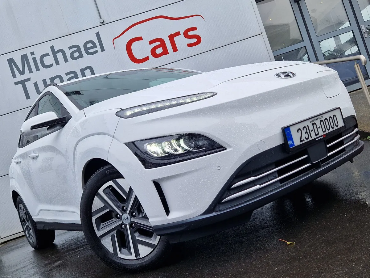 2023 Hyundai Kona 64kwh, Premium, CarPlay - Image 4
