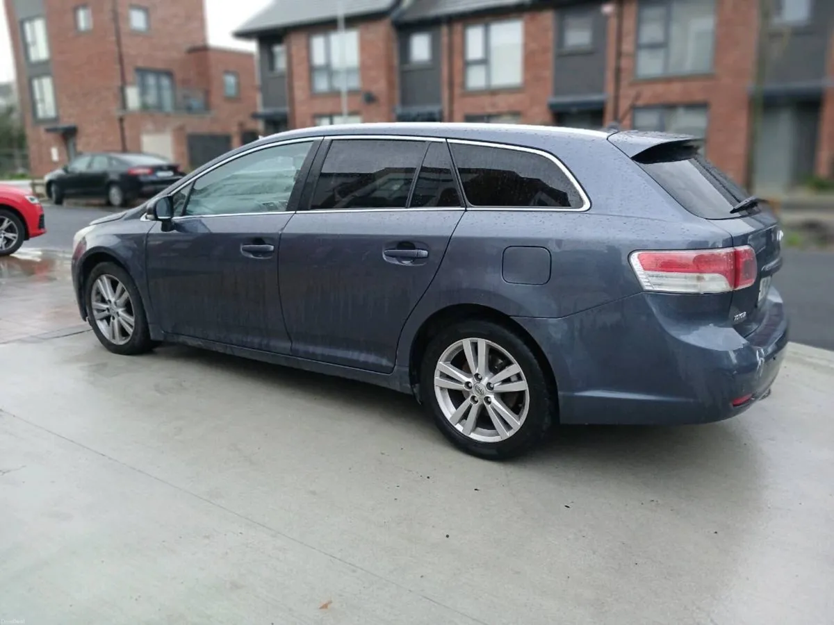 Toyota Avensis - Image 1