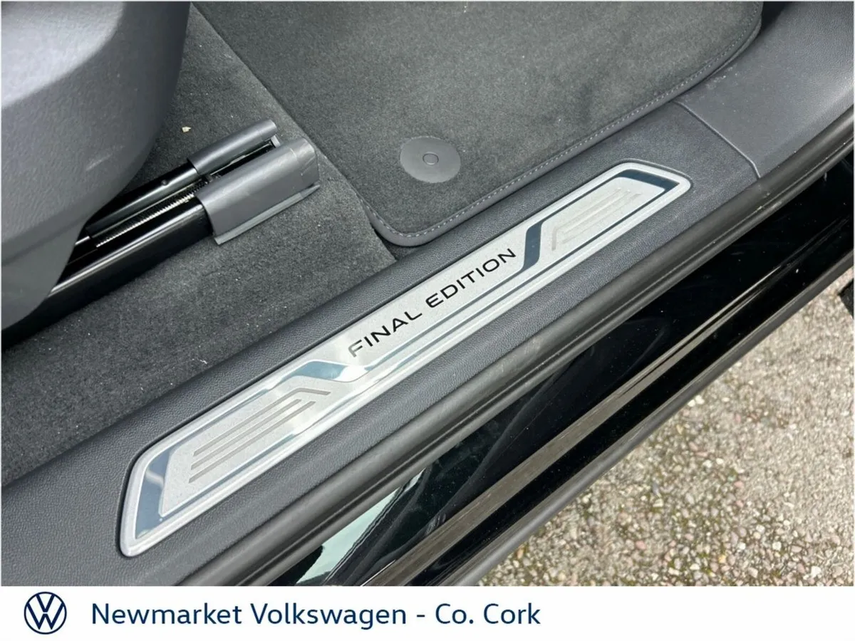 Volkswagen Touareg TWO SEATER COMMERCIAL FINAL EDI - Image 4