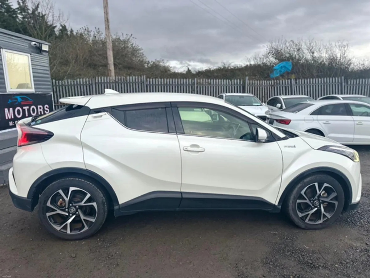 Toyota C-HR 1.8 Petrol Hybrid Automatic - 2017 (46 - Image 4