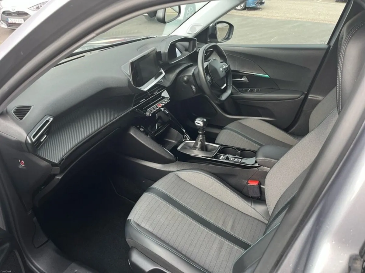 Peugeot 2008 ALLURE 1.2 100 4DR - Image 6
