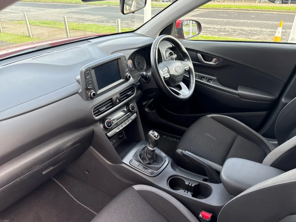 Hyundai KONA KAUAI 2WD EXECUTIVE 5DR - Image 3