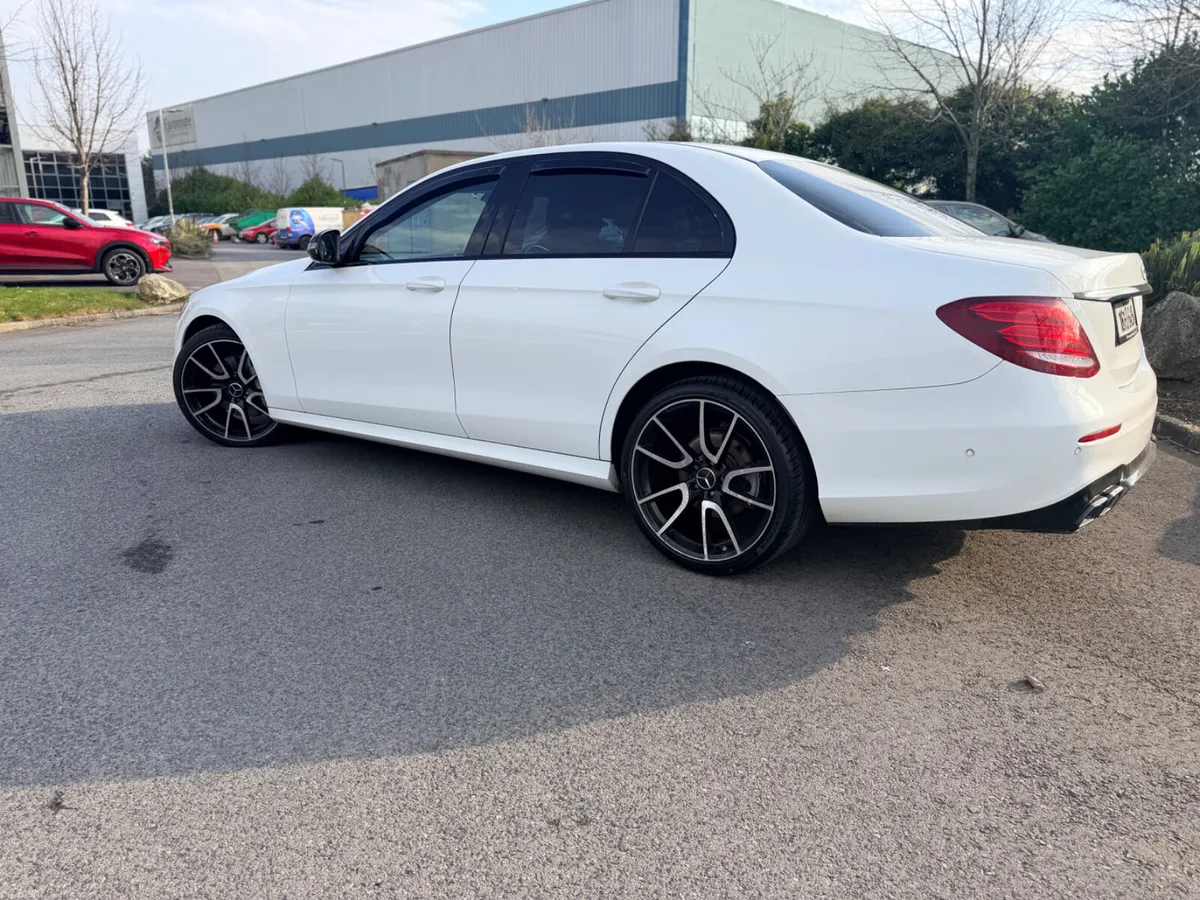161 Mercedes-Benz E-Class  E220 D **** AMG Styling - Image 4