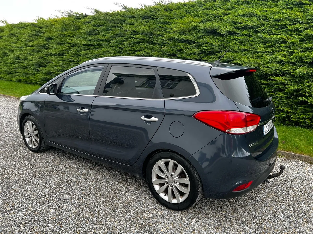 142 Kia Carens Platinum 7 Seater - Image 4