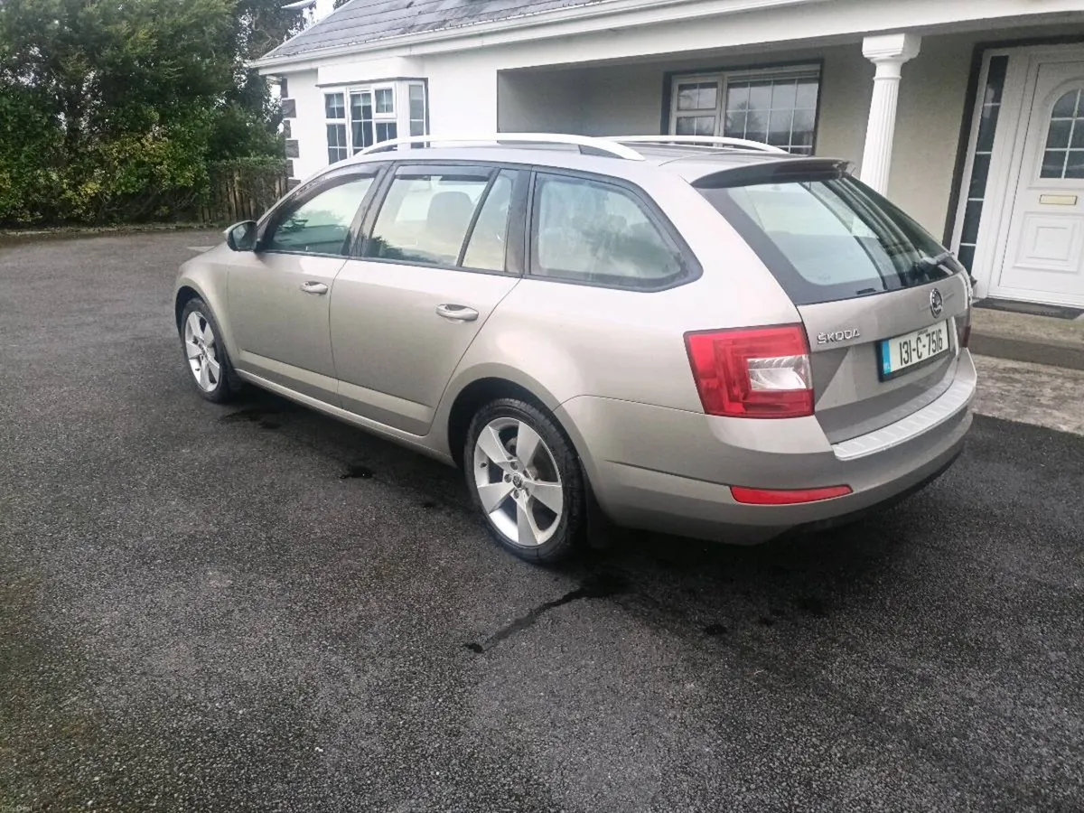 ***LOW KMS*** Skoda Octavia - Image 4