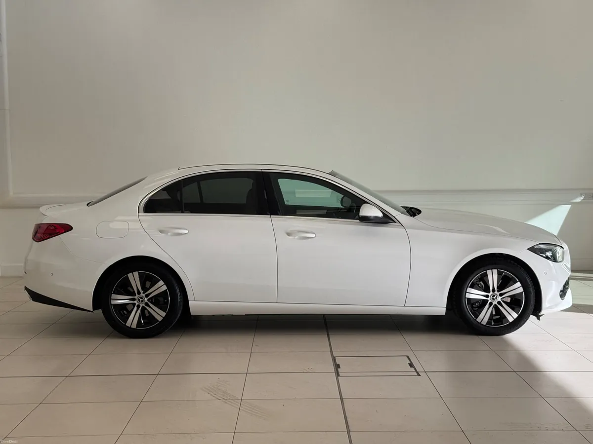 Mercedes-Benz C-Class 2025 - Image 3