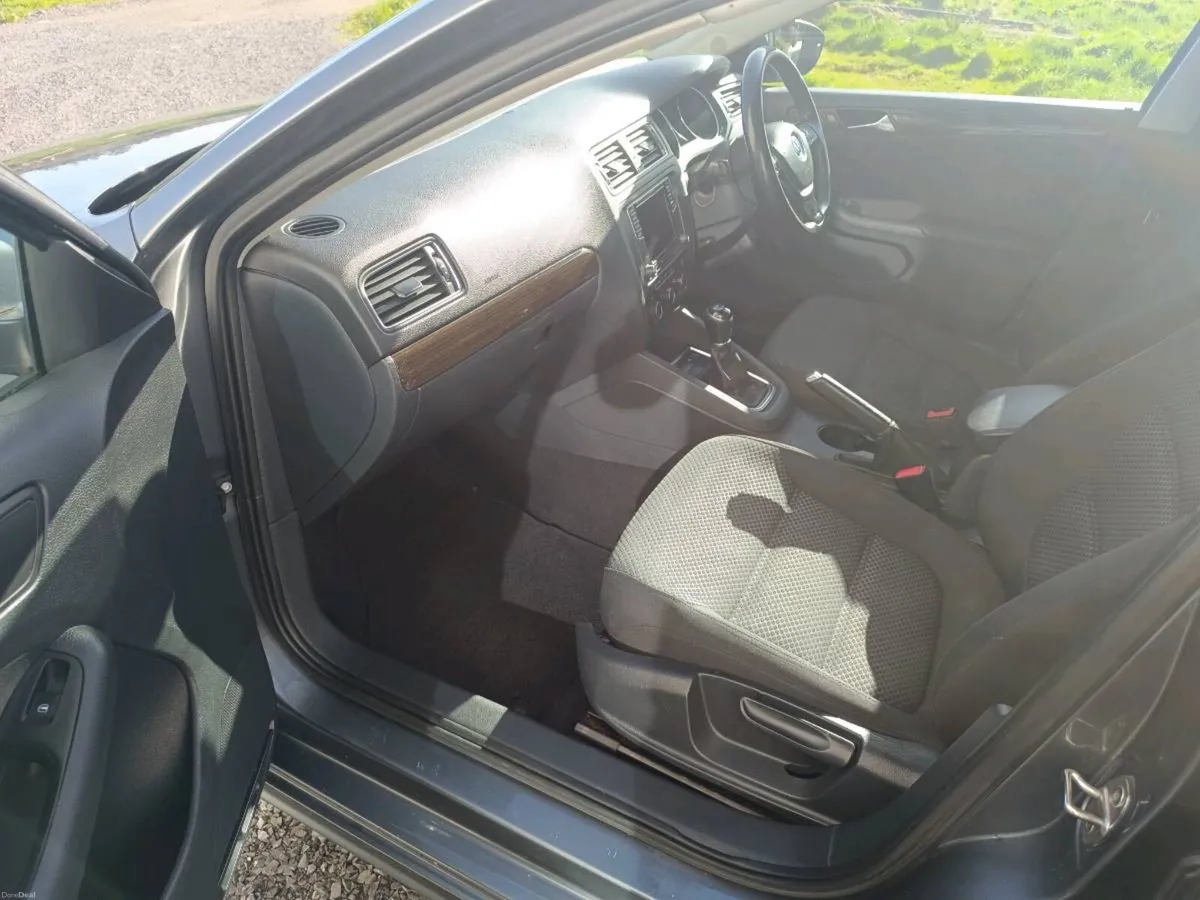 Volkswagen Jetta - Image 2