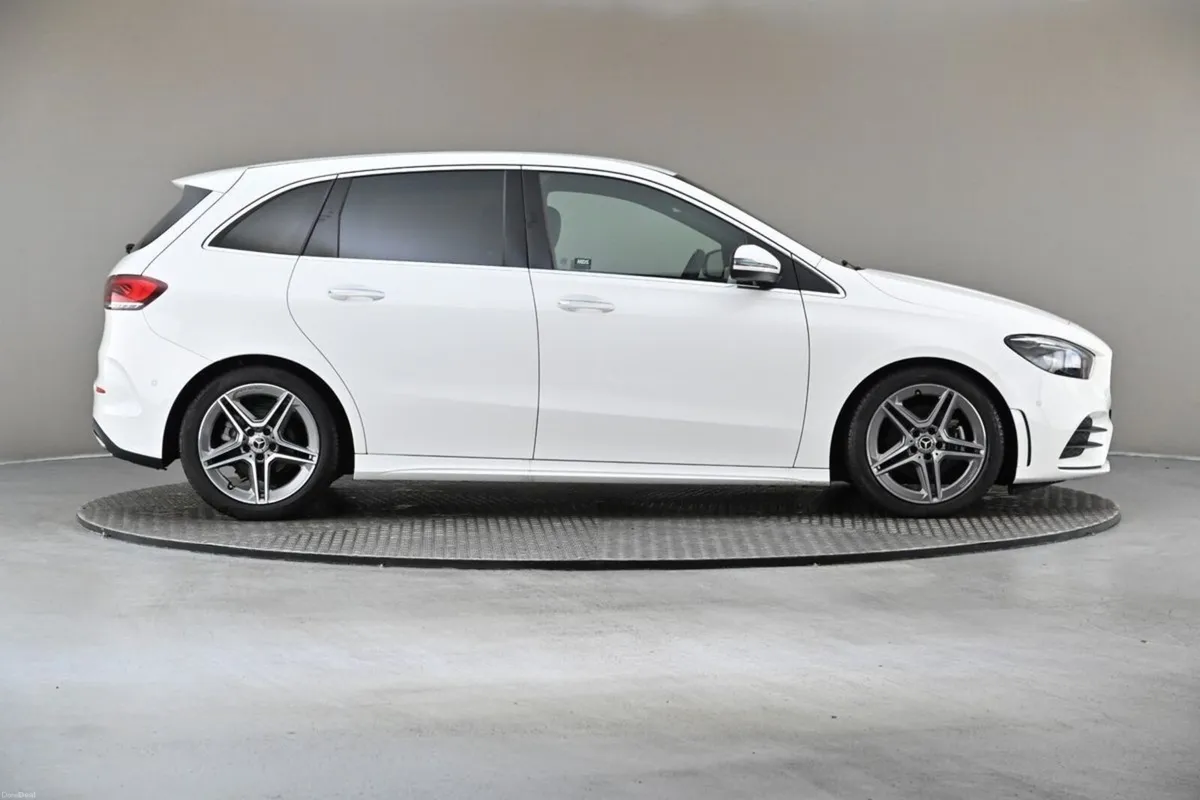 Mercedes-Benz B-Class B180 1.3 AMG LINE EDITION (P - Image 3