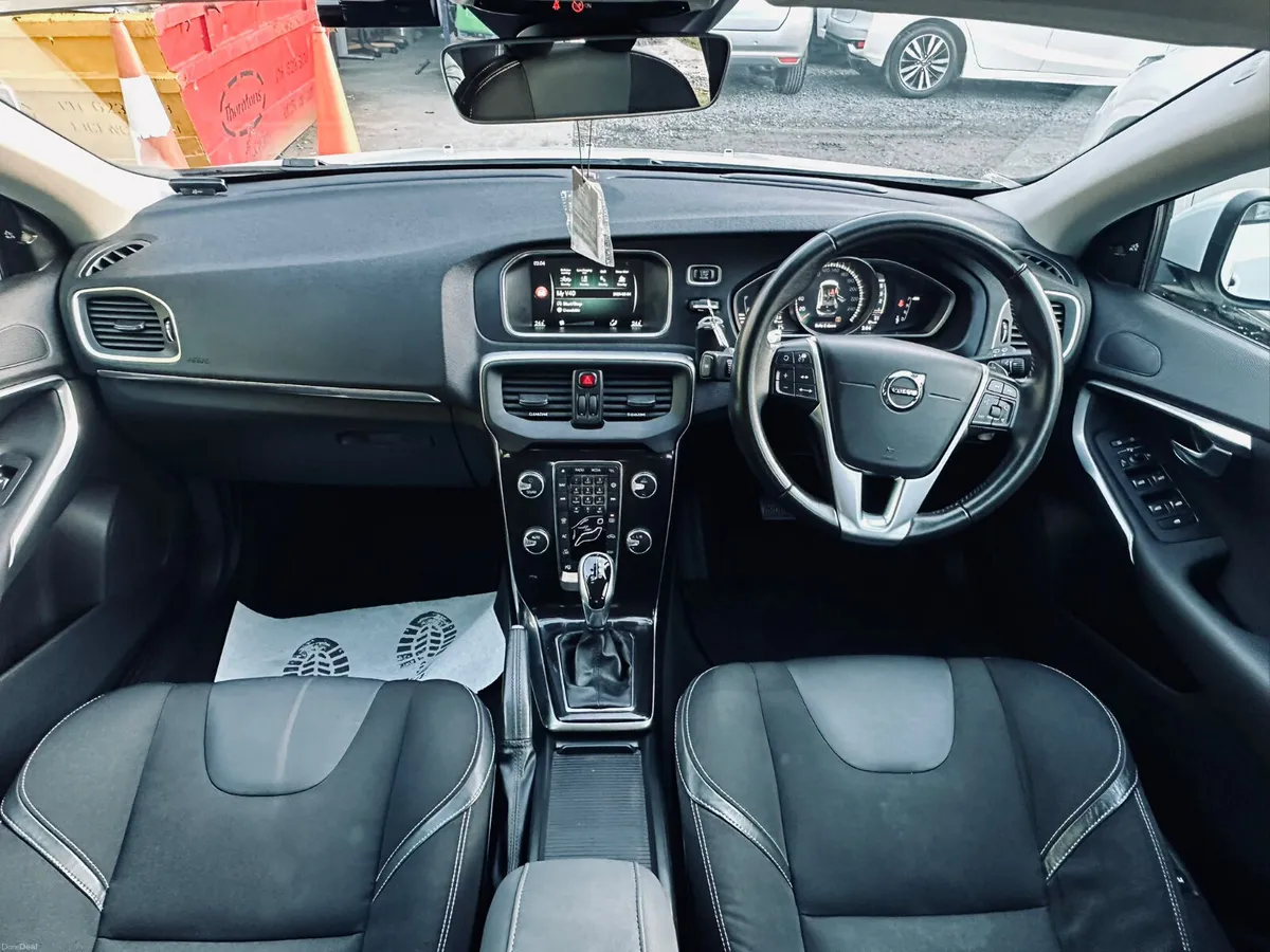 VOLVO V40 2017 2.0DIESEL D4 EDITION - Image 4