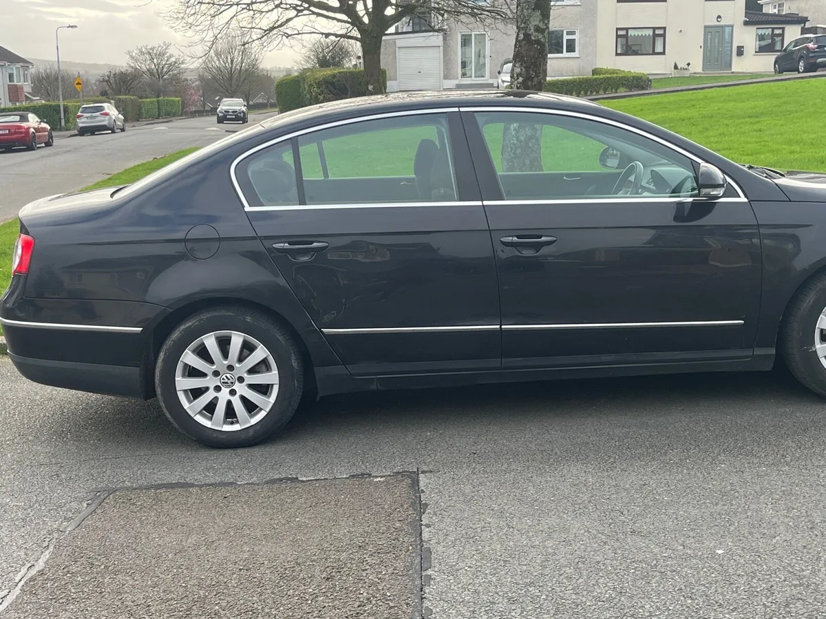 VW Passat DSL 6speed 2owner Black - Image 4