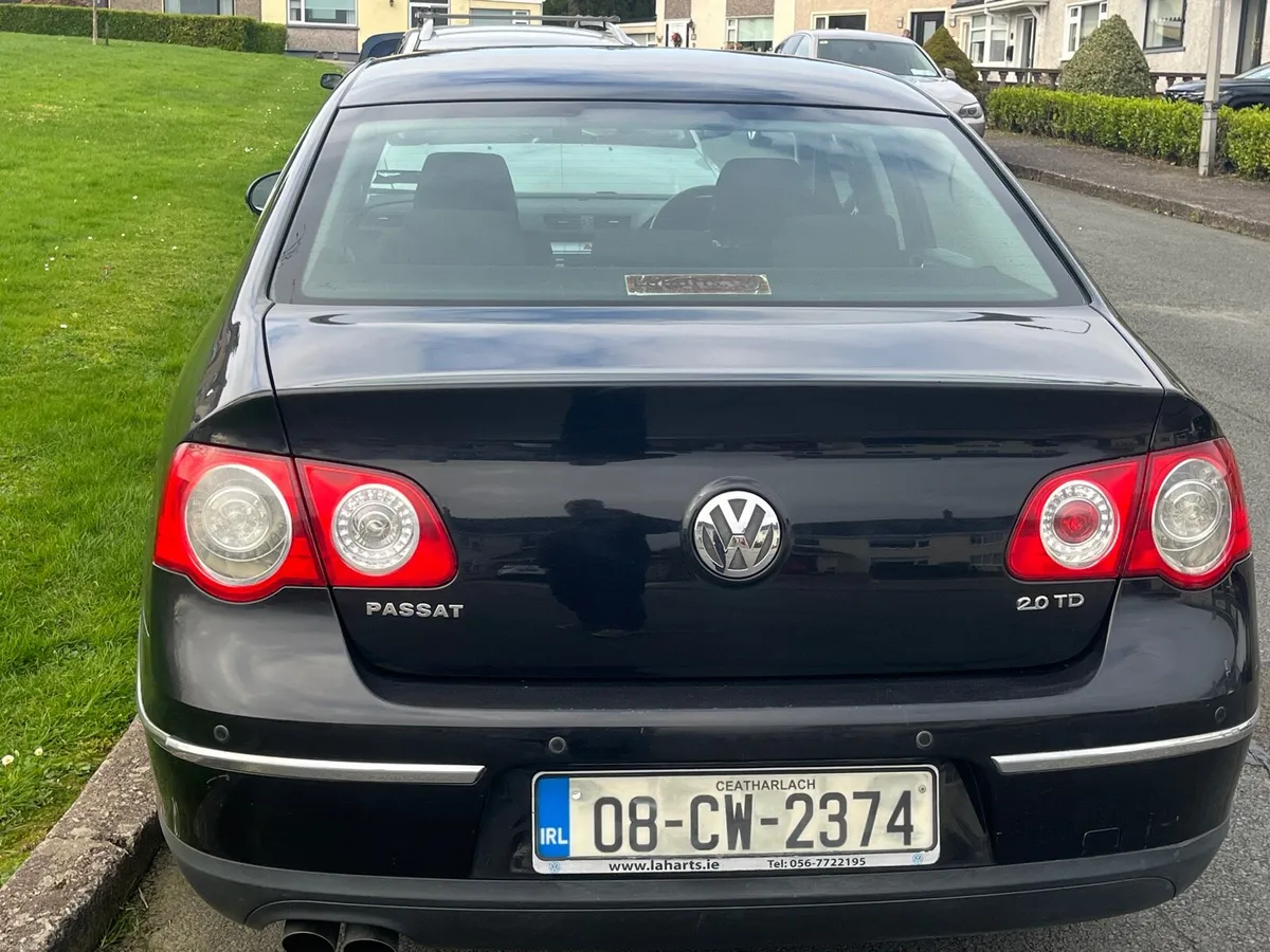 VW Passat DSL 6speed 2owner Black - Image 2