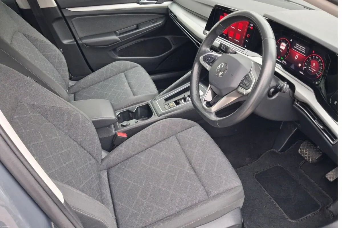 Volkswagen Golf Life 1.0 TSi Petrol 110bhp - Image 5