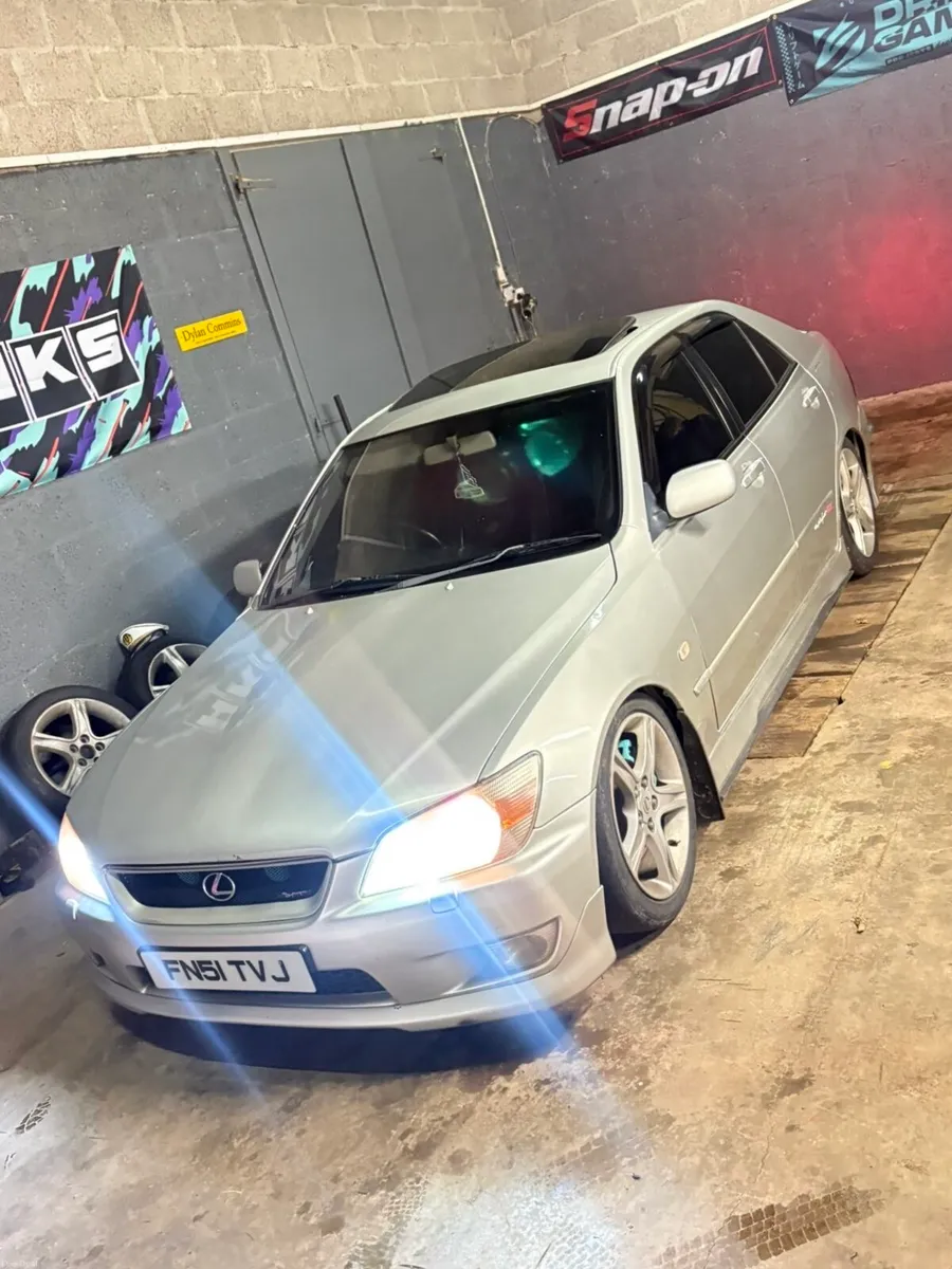 Lexus is200 - Image 1