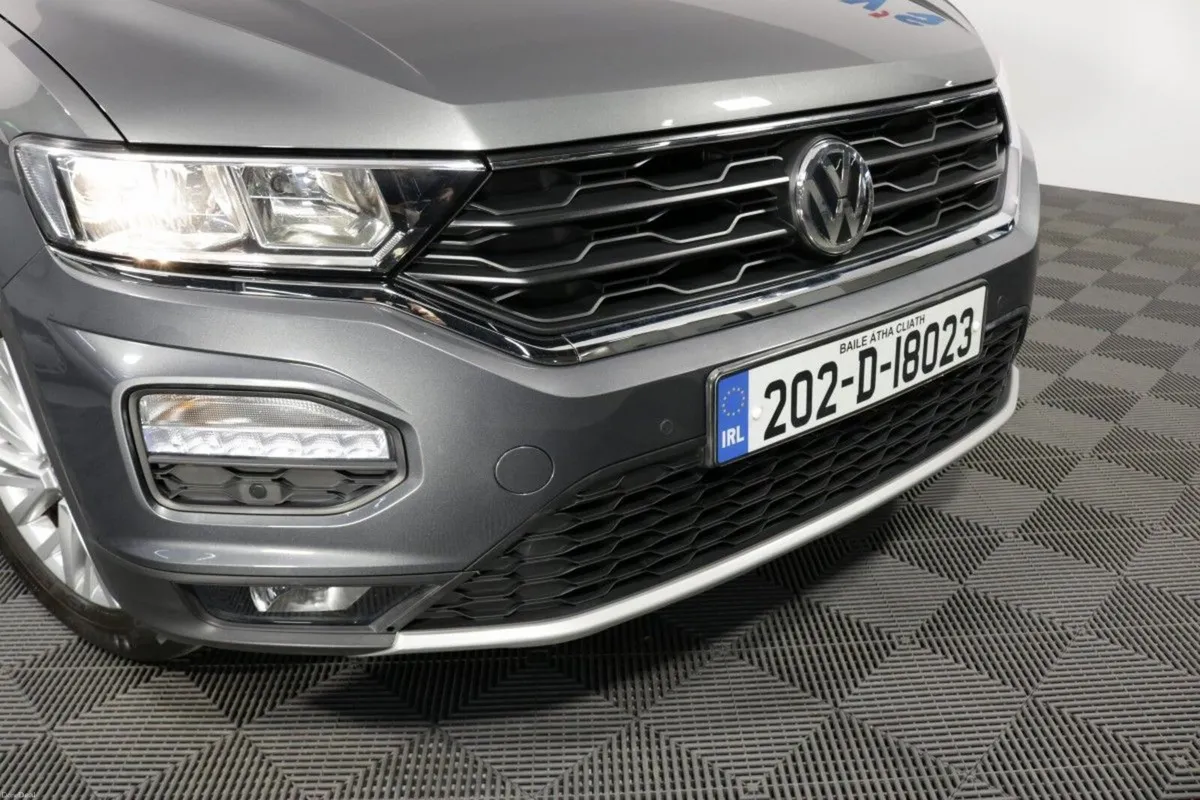 Volkswagen T-Roc DESIGN 1.0L PETROL HATCHBACK - Image 3