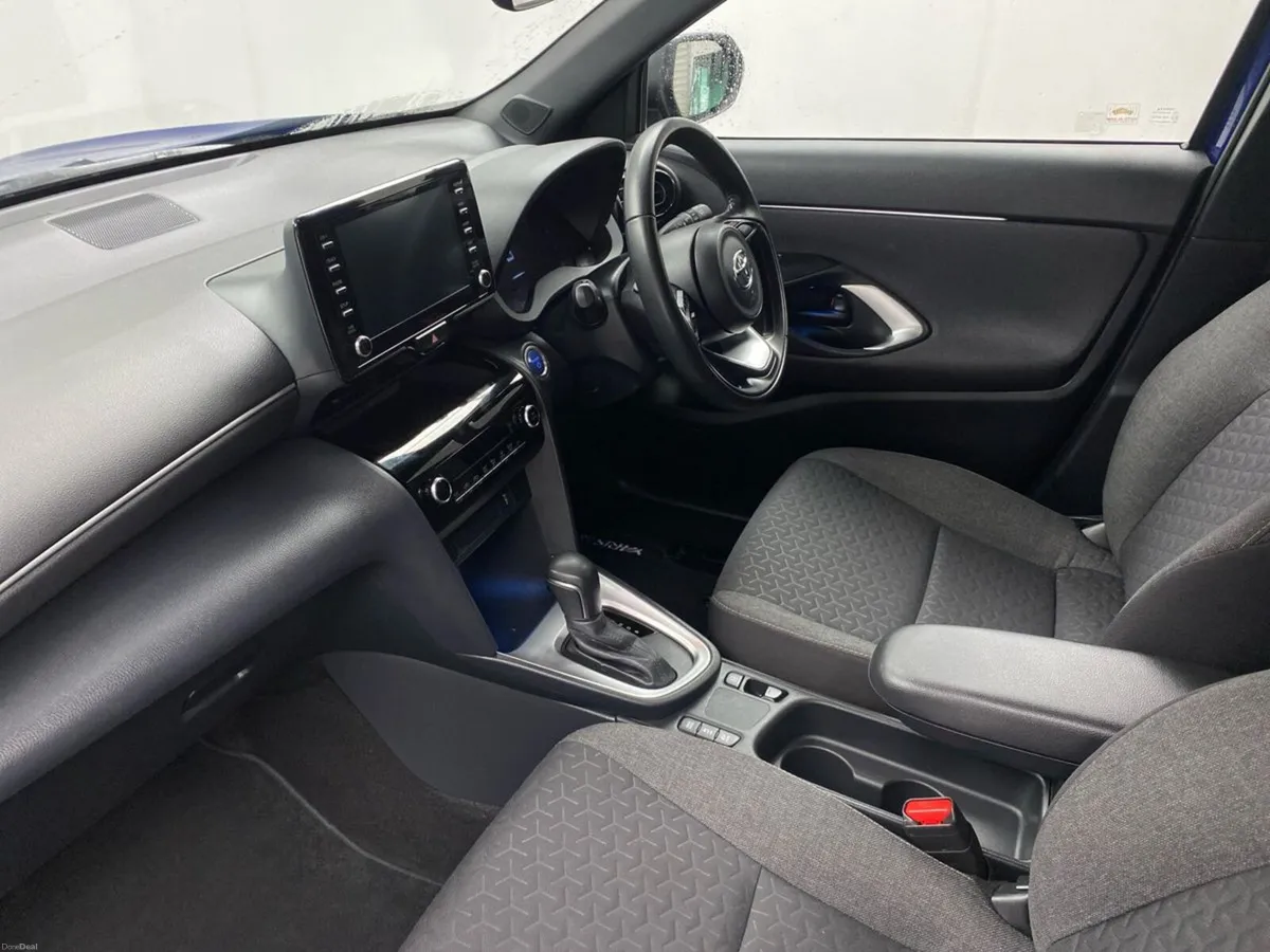 Toyota Yaris Cross Yaris Cross Design Hev Auto  De - Image 3