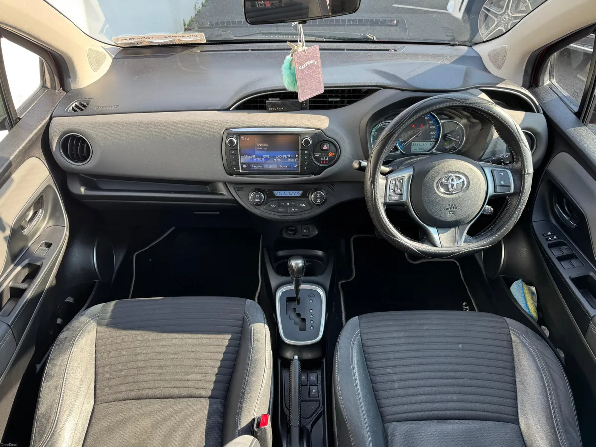 Toyota Yaris 1.5 HYBRID AUTOMATIC 2017 LOW KMS - Image 2