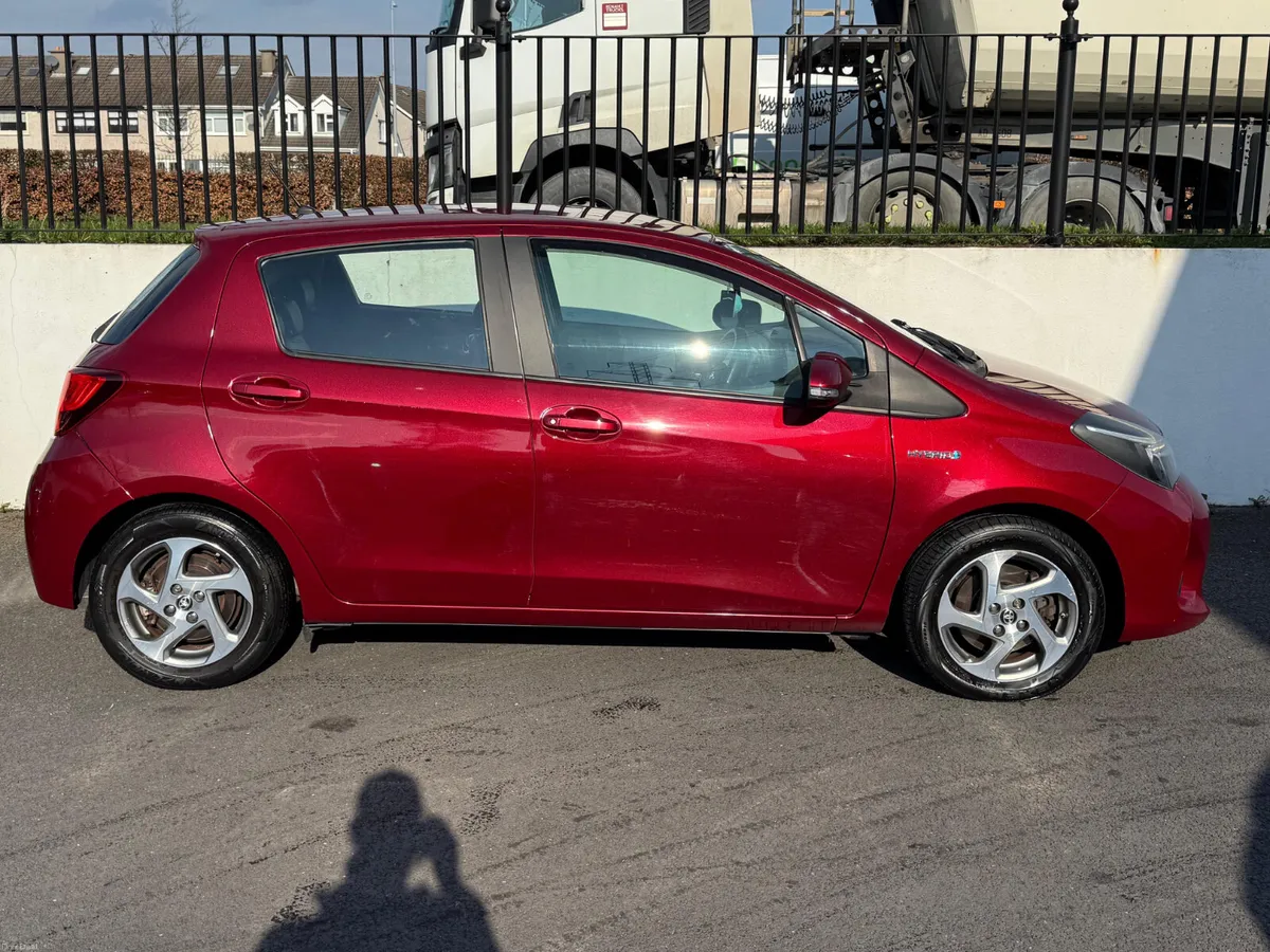 Toyota Yaris 1.5 HYBRID AUTOMATIC 2017 LOW KMS - Image 4