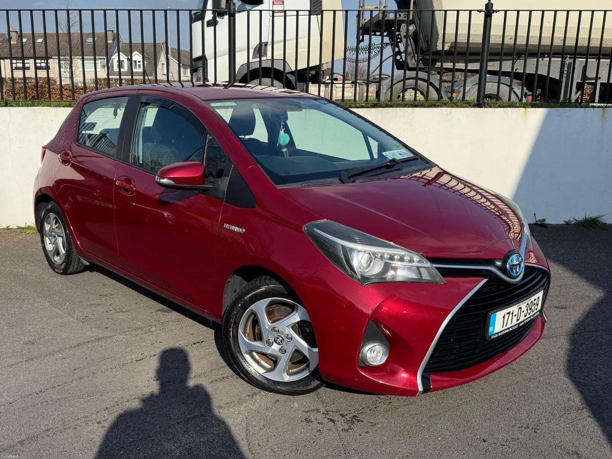 Toyota Yaris 1.5 HYBRID AUTOMATIC 2017 LOW KMS - Image 1