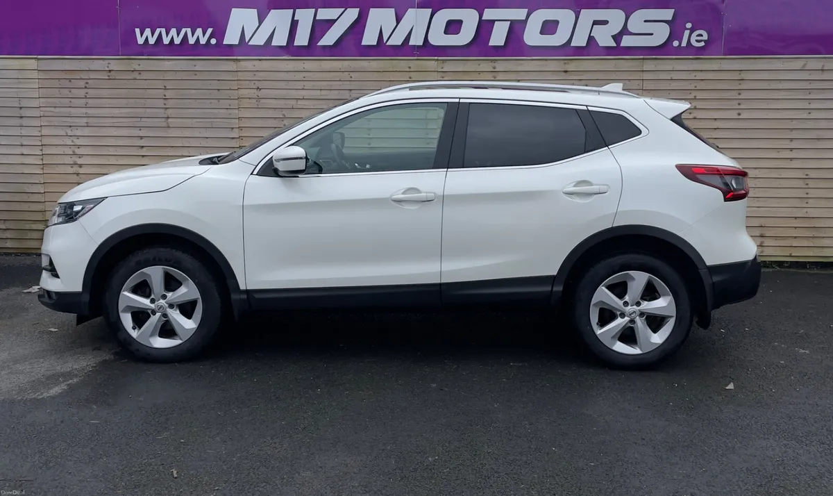 2019 Qashqai , Panoramic Roof, Manual - Image 2