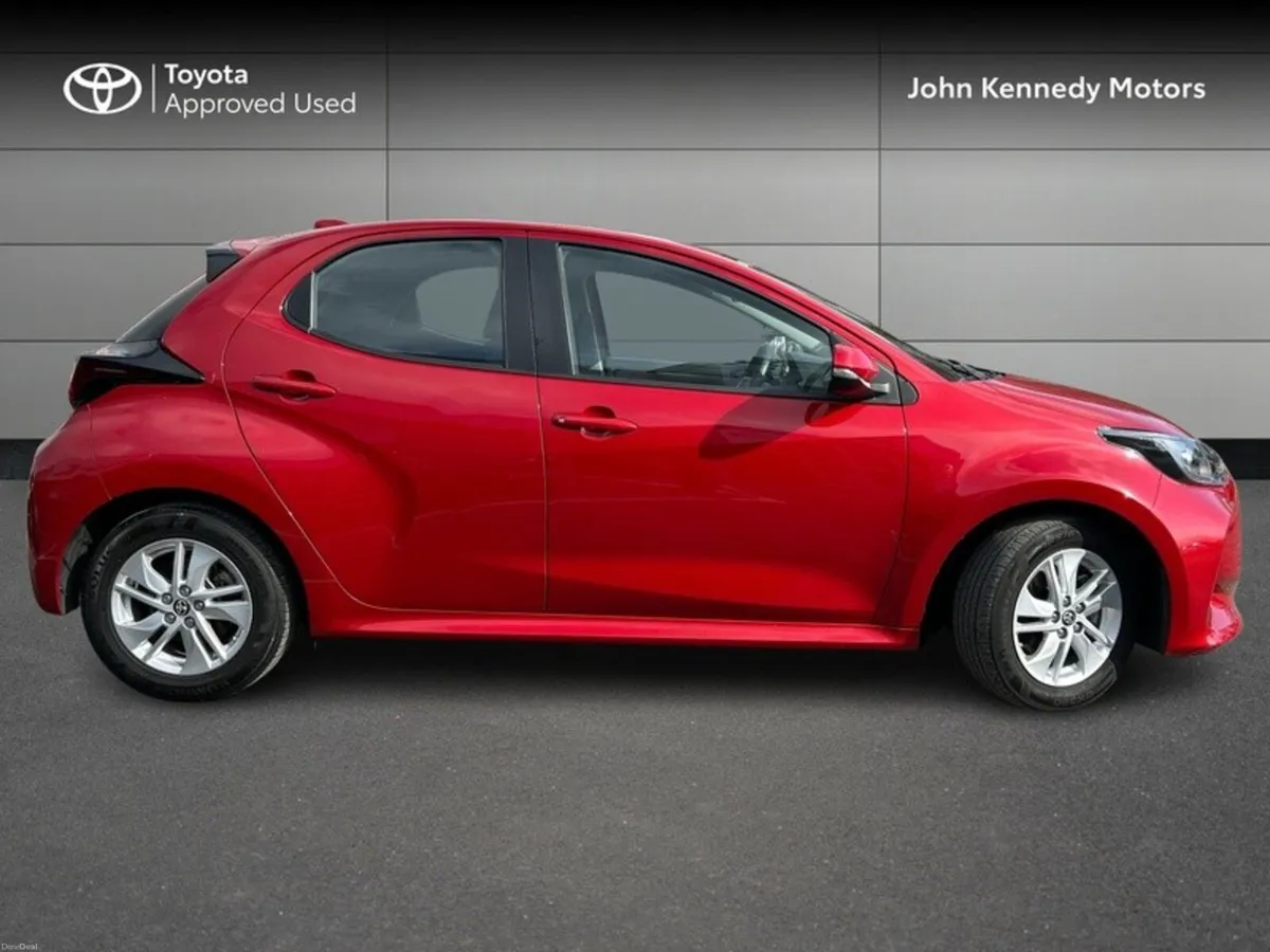 Toyota Yaris 1.5 HYBRID LUNA 4DR AUTO - Image 3