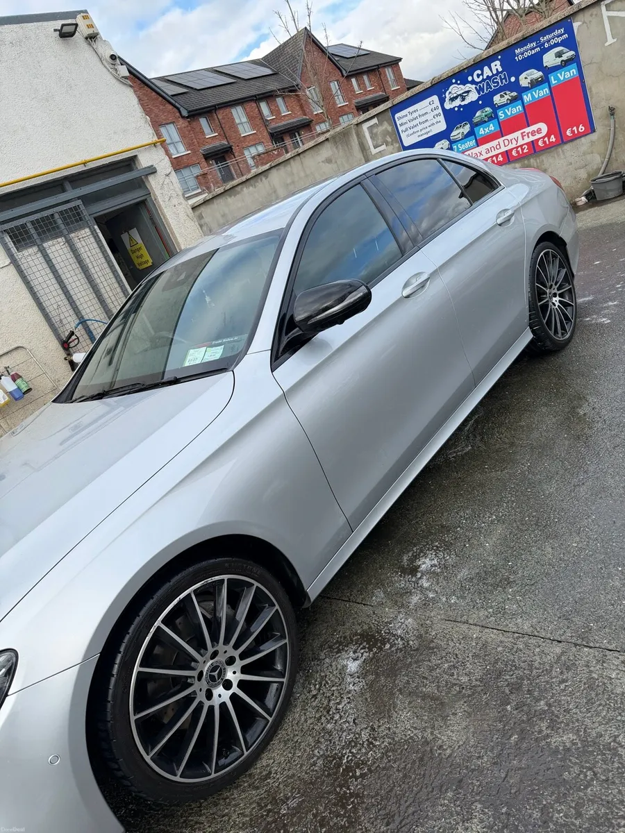 Mercedes E220d AMG line Avantgarde - Image 2