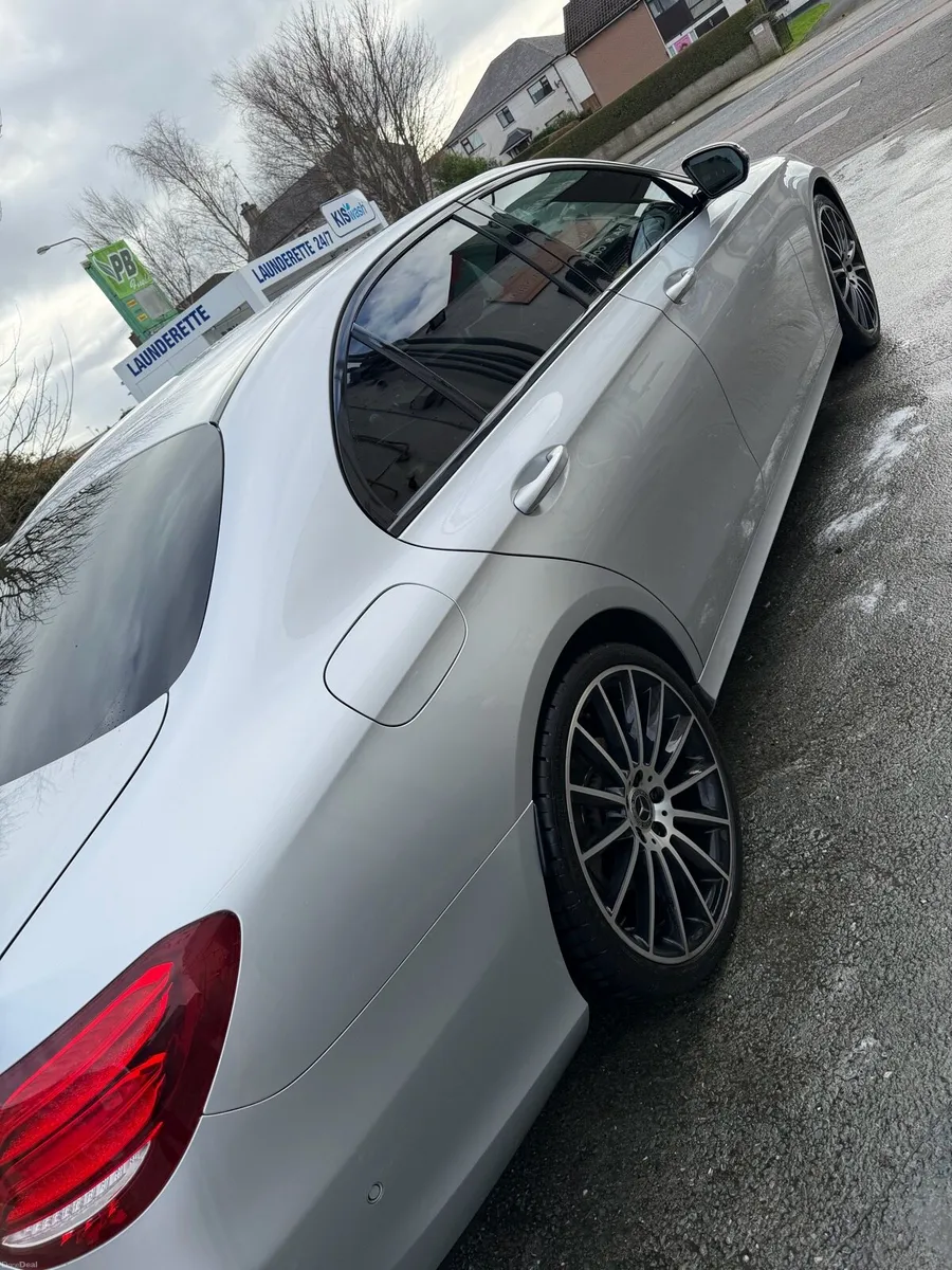 Mercedes E220d AMG line Avantgarde - Image 3