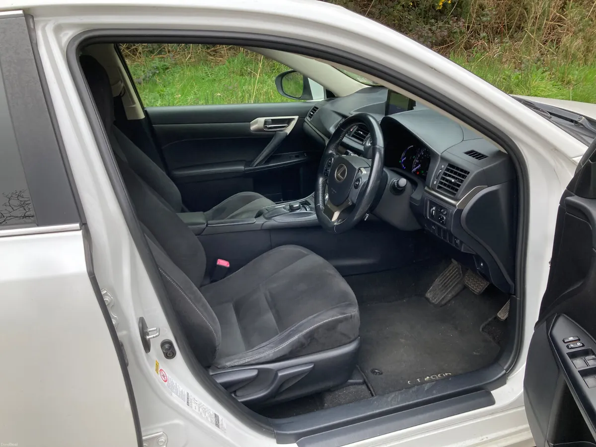 2014 Lexus CT 200h Advance - Image 4