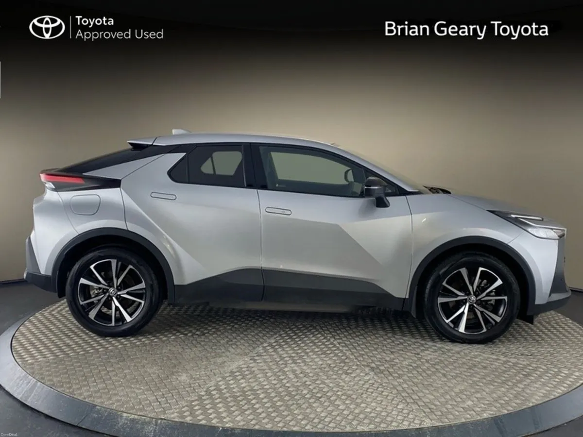 Toyota C-HR Plug in Hybrid Sport - Image 3