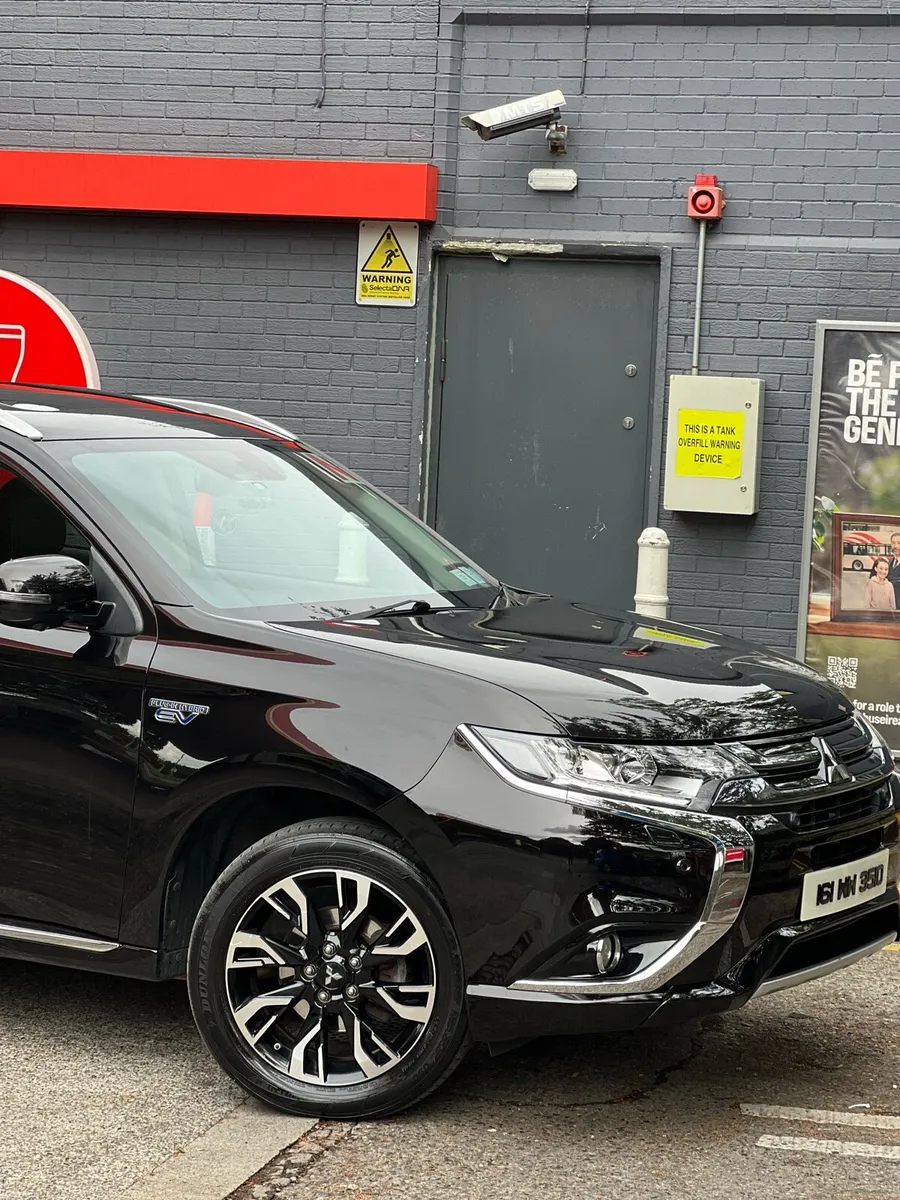 Mitsubishi Outlander 2.0 Petrol Plug-in-hybrid - Image 1