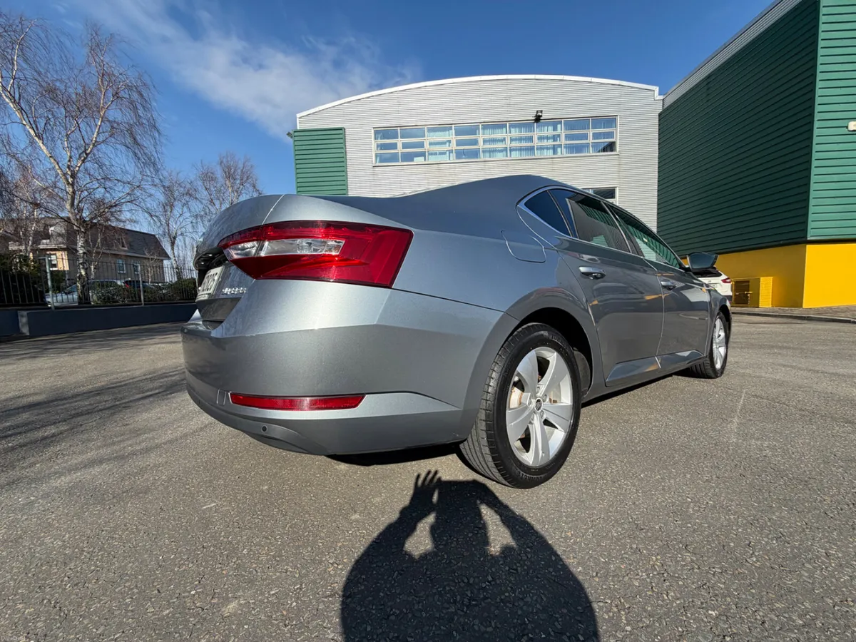 Skoda Superb 2016 - Image 4