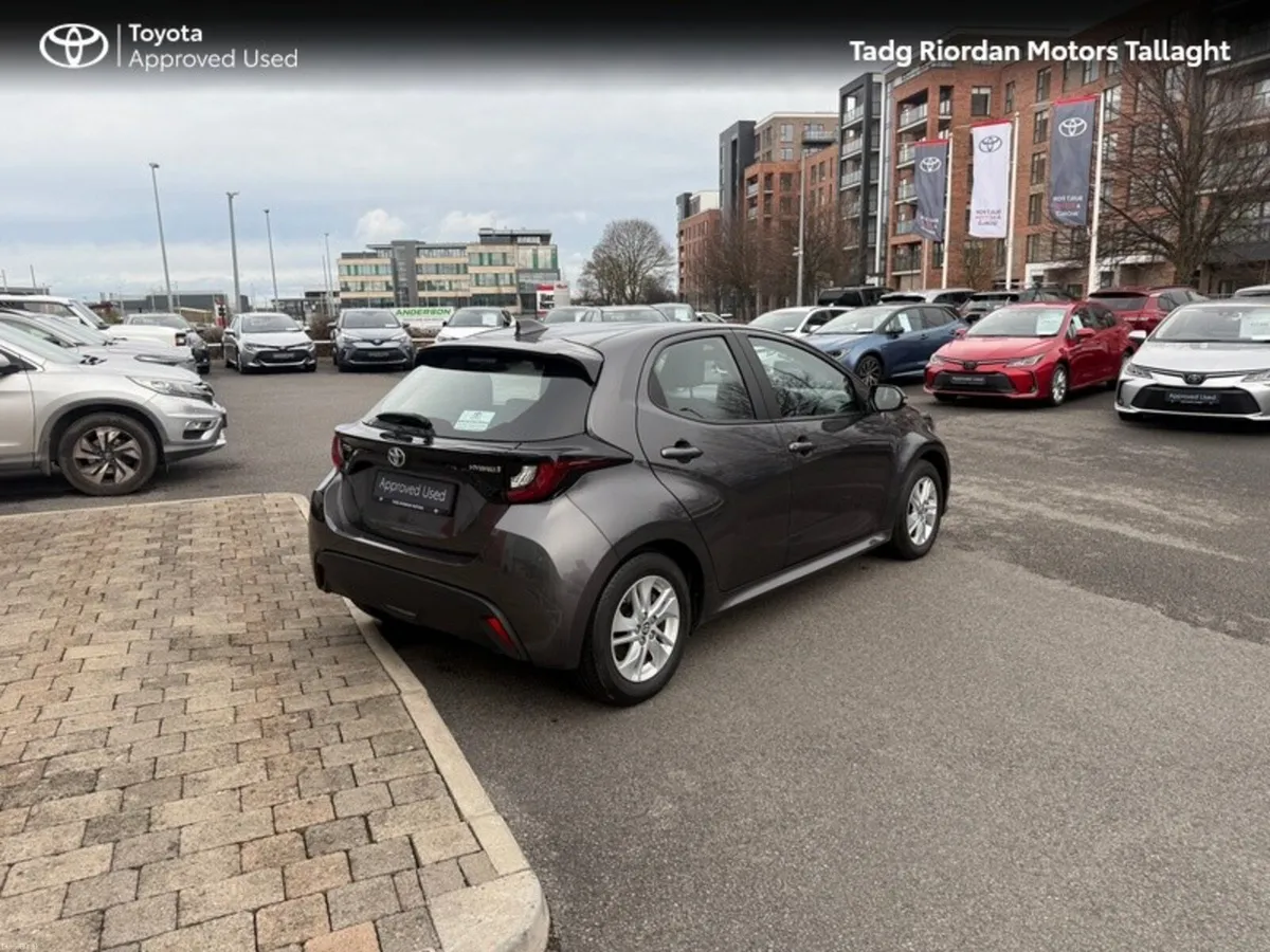 Toyota Yaris 1.5 HYBRID LUNA 4DR - Image 2