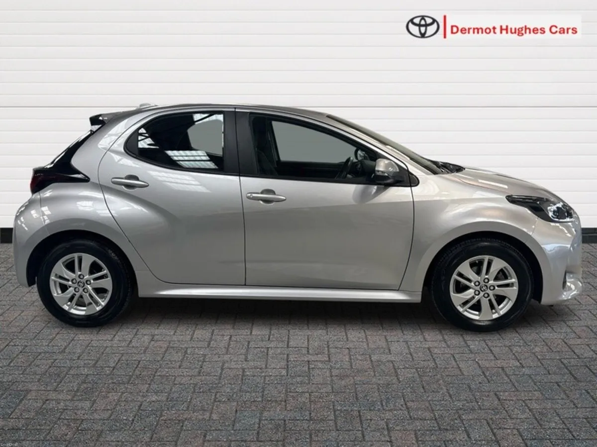 Toyota Yaris YARIS 1.5 LUNA MANUAL - Image 3
