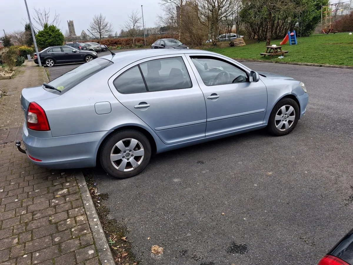 Skoda Octavia 2010 - Image 2