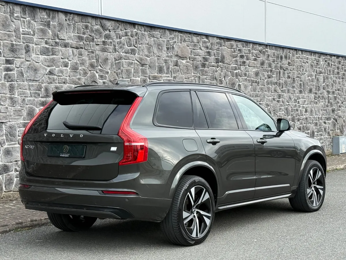 2022 Volvo XC90 R-Design PRO DARK 7 Seat T8 455hp - Image 2