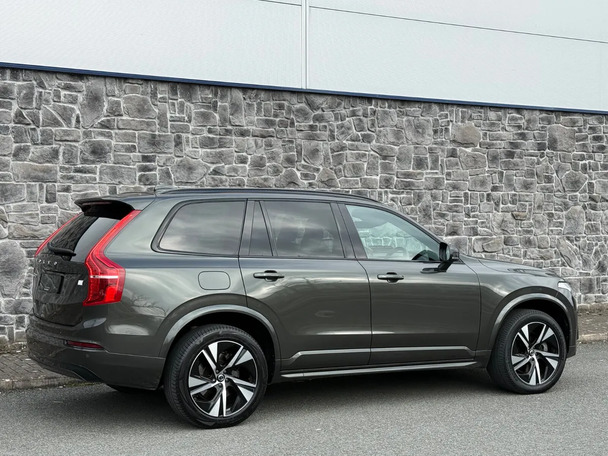 2022 Volvo XC90 R-Design PRO DARK 7 Seat T8 455hp - Image 3