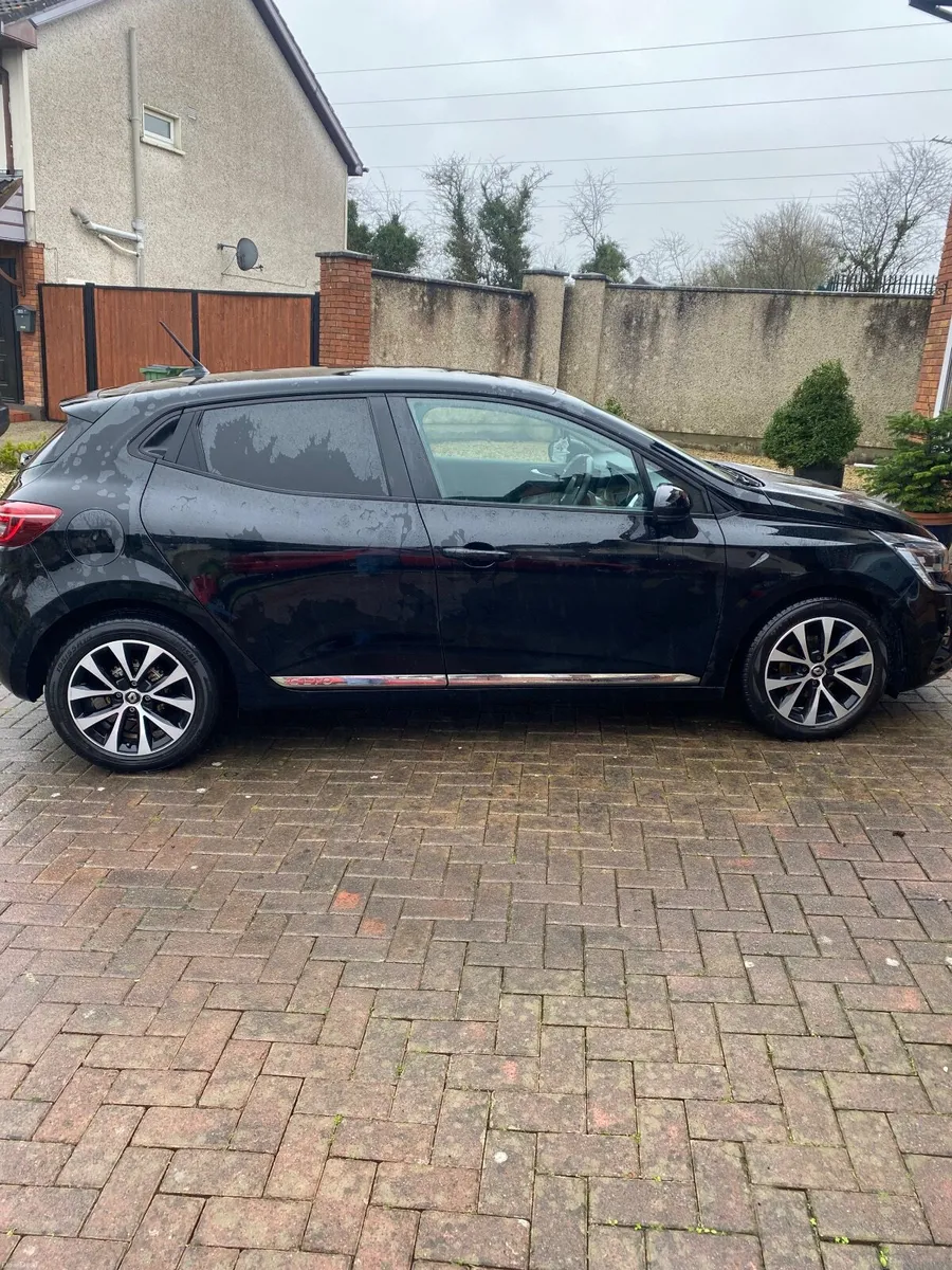 Renault Clio Iconic - Image 2