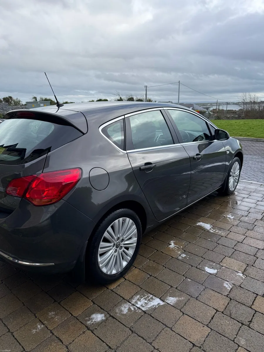 2015 Appel Astra - Image 2