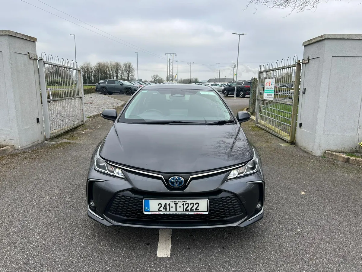 Toyota Corolla Luna 2024 - Image 2