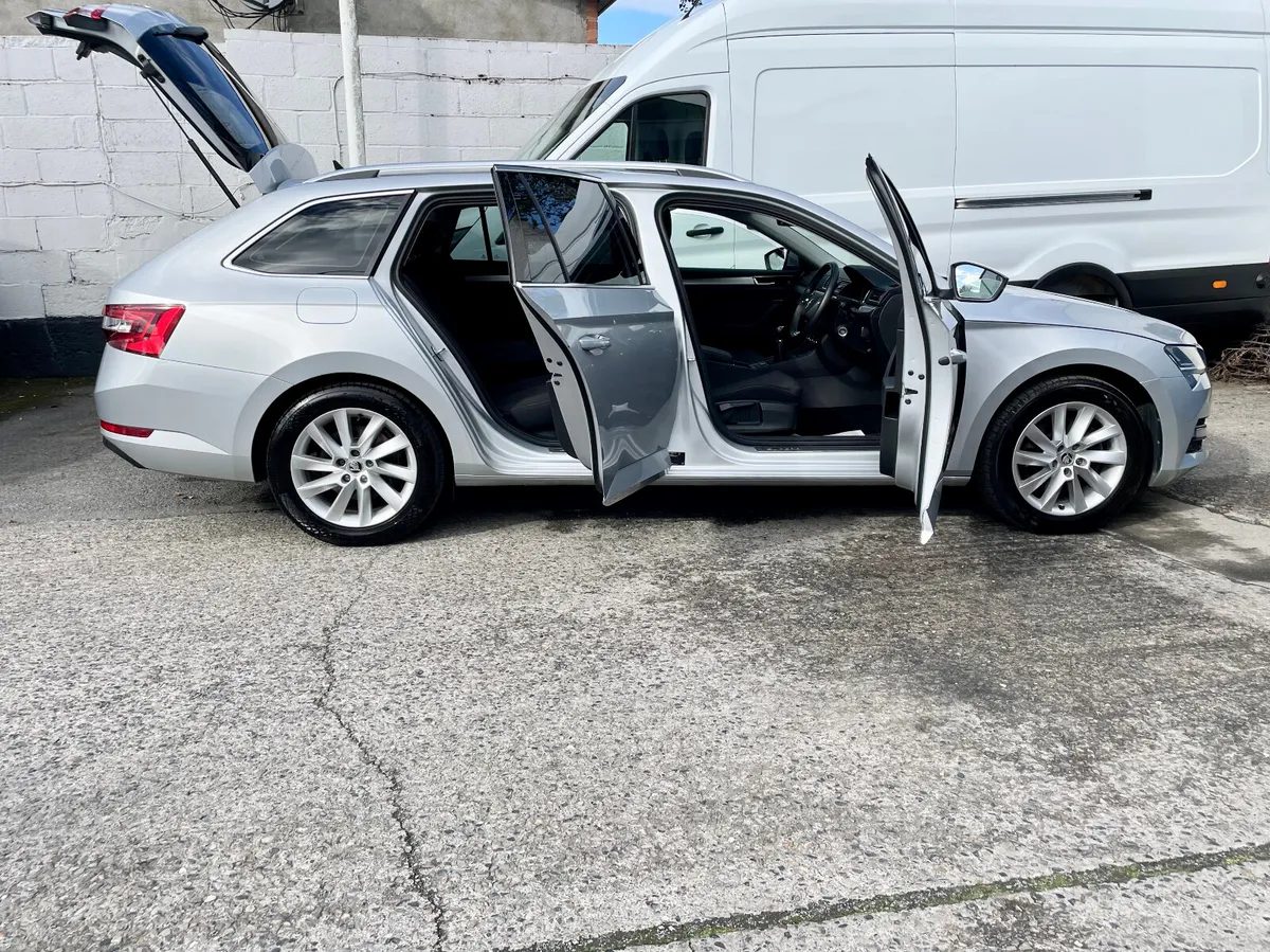 Skoda Superb Ambition 2.0TDI 150BHP Combi Est,2023 - Image 3