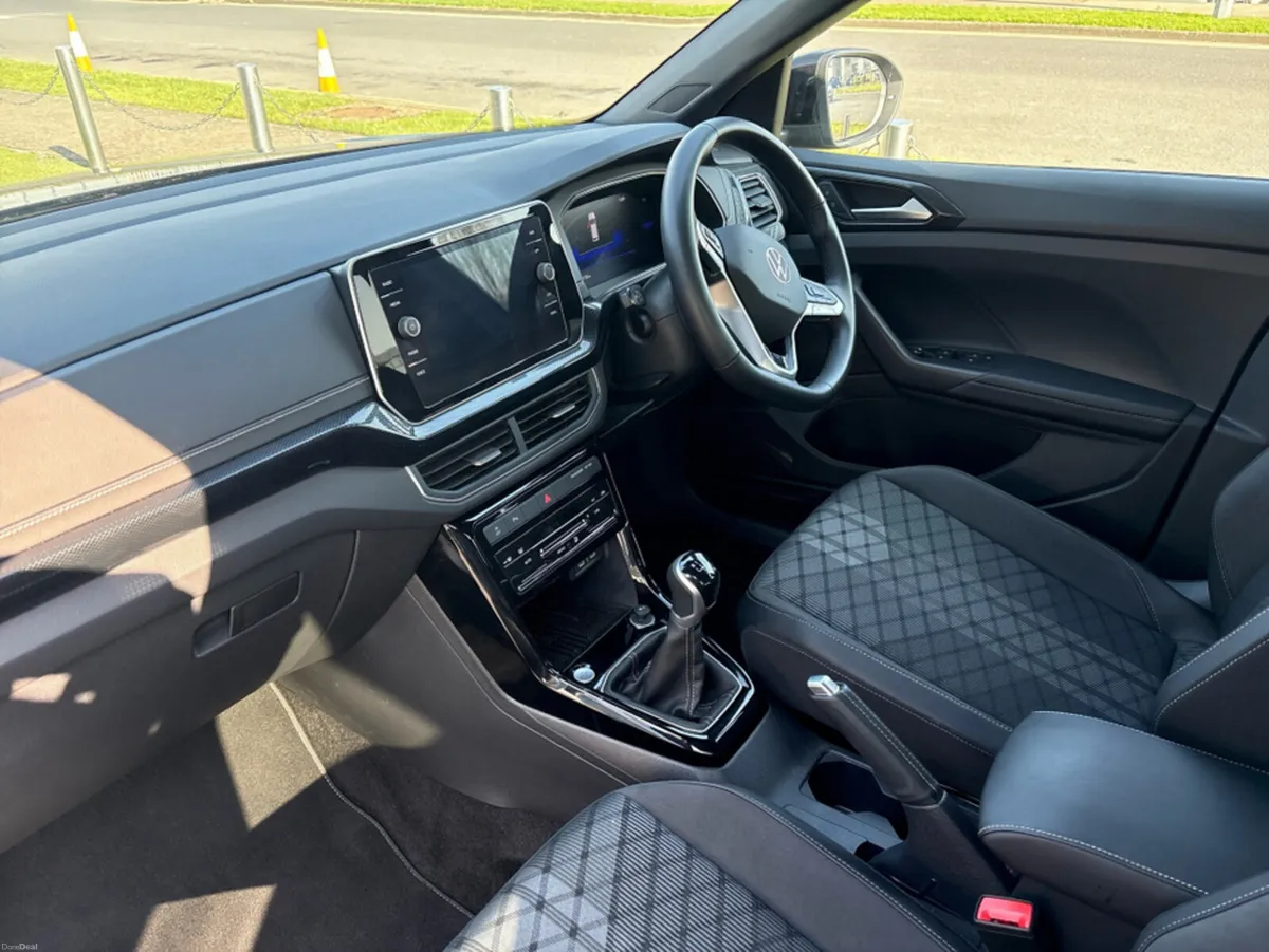 Volkswagen T-Cross R-LINE 1.0 TSI MANUAL 6SPEED FW - Image 3
