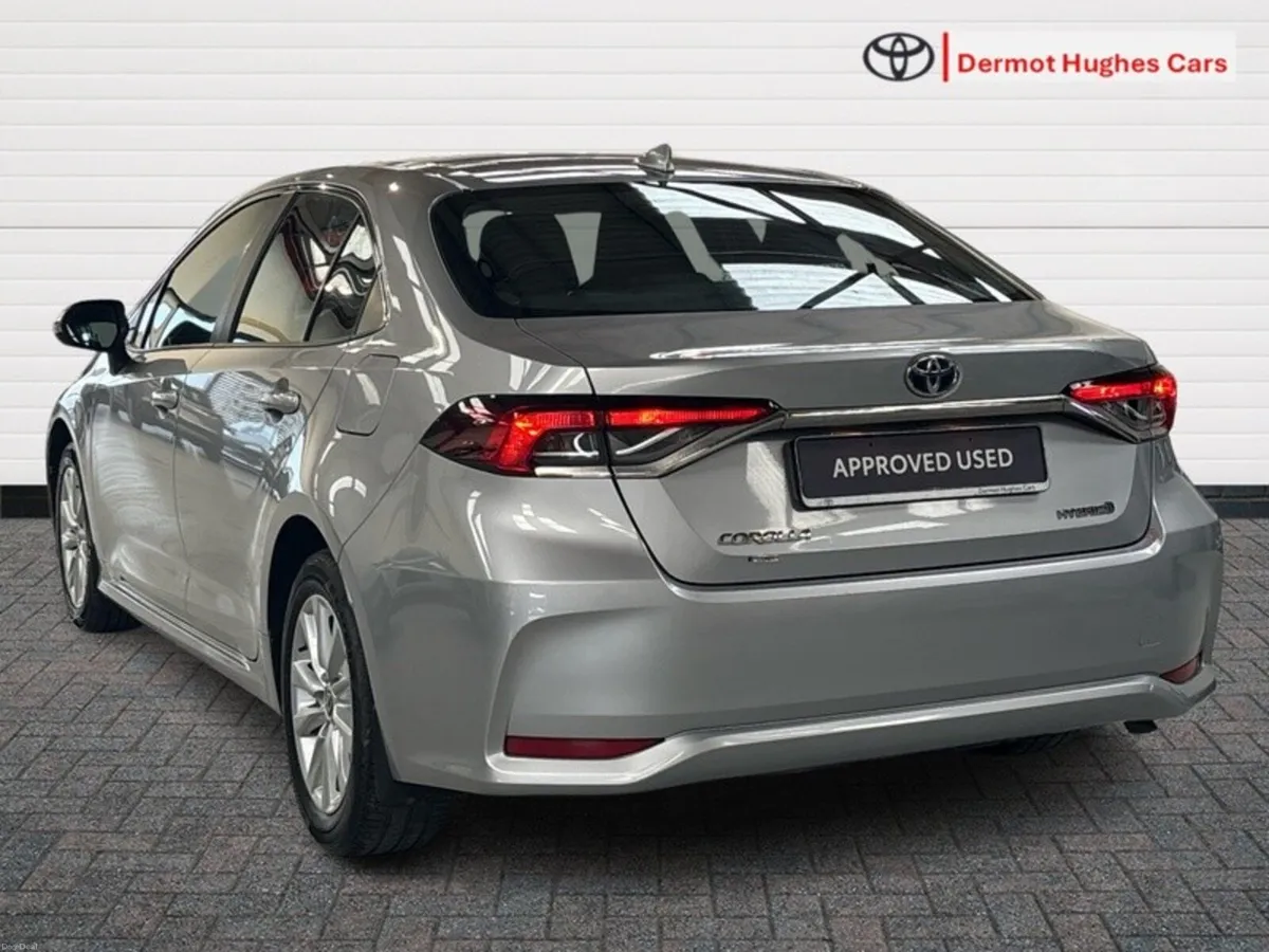 Toyota Corolla LUNA SALOON AUTO HYBRID - Image 2