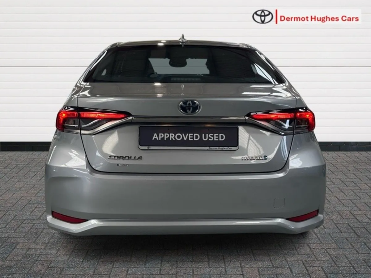 Toyota Corolla LUNA SALOON AUTO HYBRID - Image 4