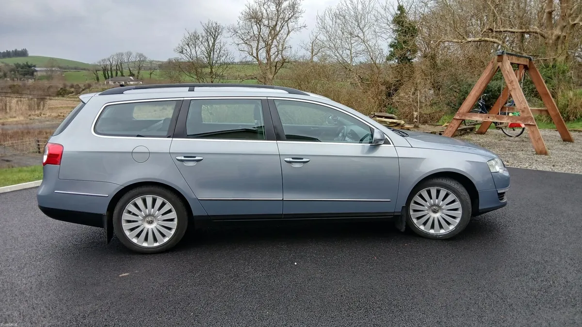 Volkswagen Passat 2010 - Image 1