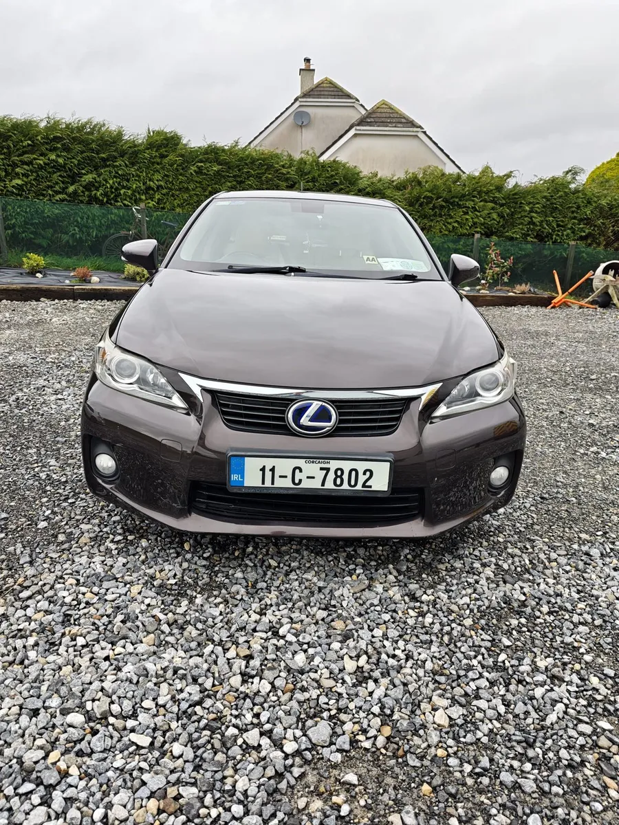 Lexus hybrid - Image 2