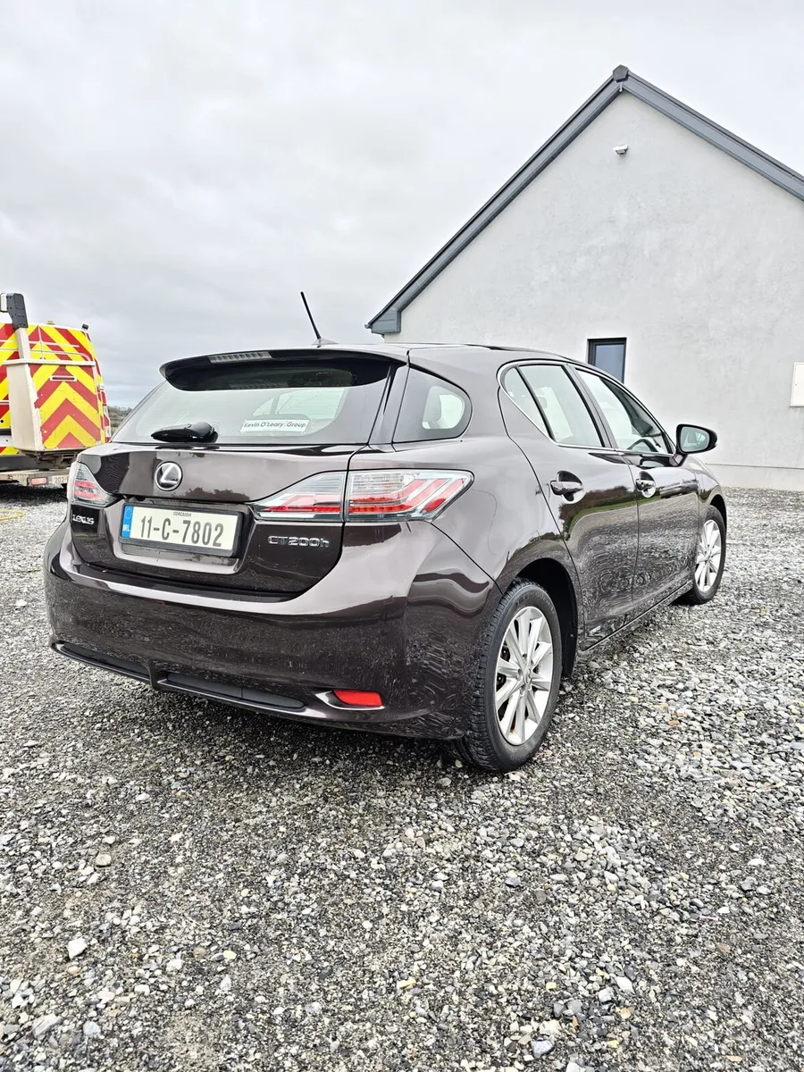 Lexus hybrid - Image 4