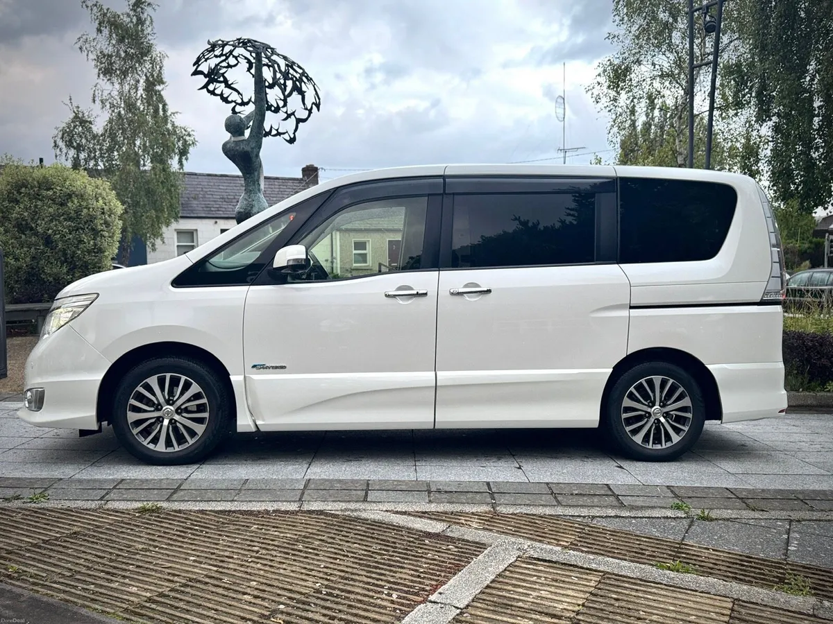 Nissan serana - Image 2